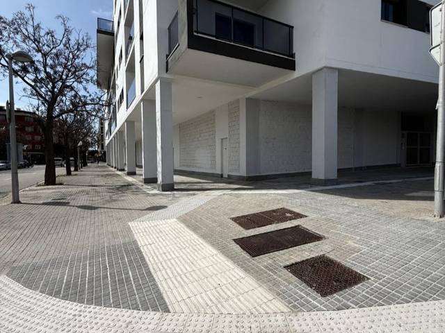 Local comercial en Alquiler en Carrer de Màrius Verdaguer, 3 en L'Olivera