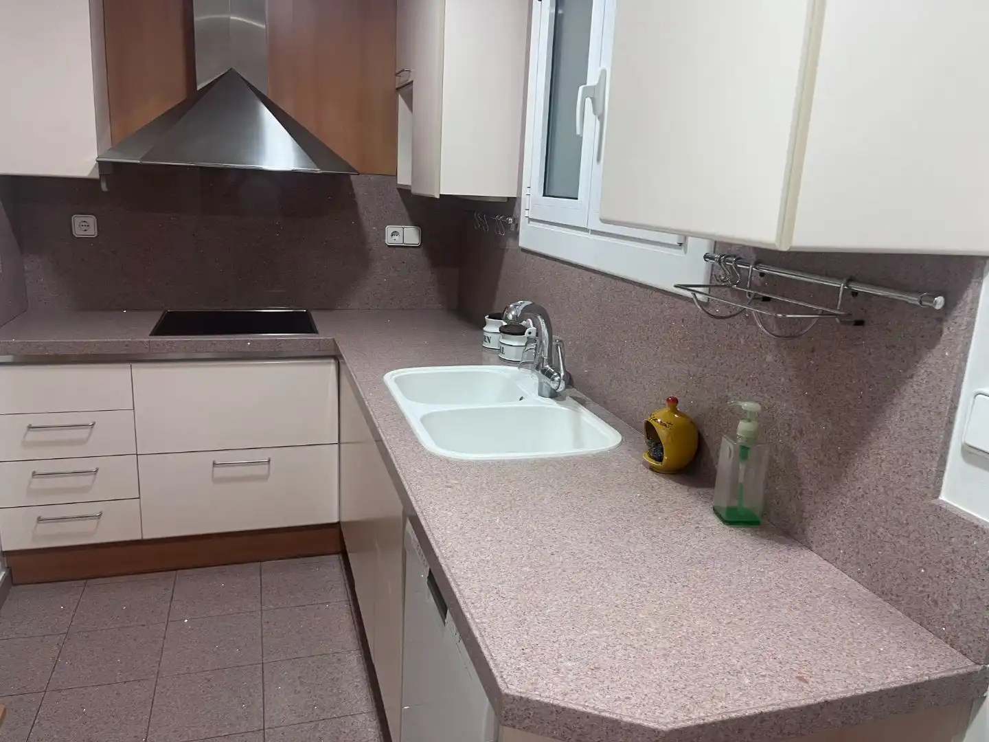 Cocina de Piso de alquiler en Terrassa con Aire acondicionado y Terraza