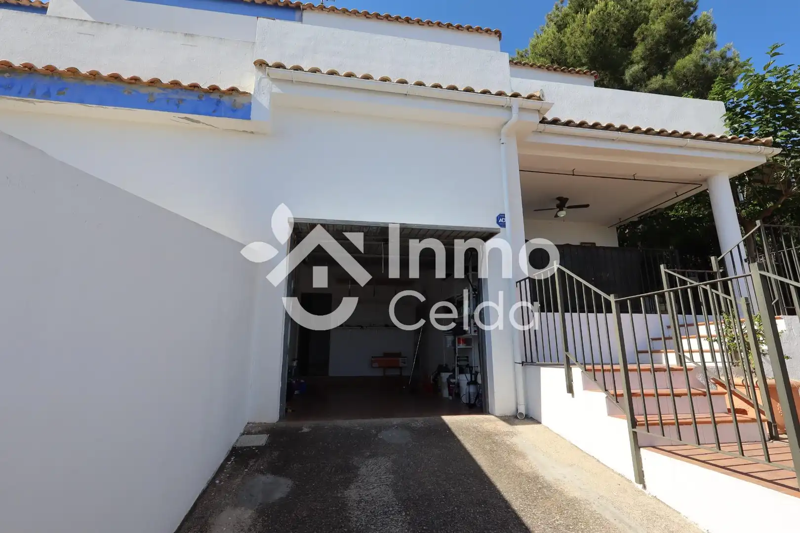 Parking de Casa adosada en venta en Chiva con Calefacción, Jardín privado y Terraza