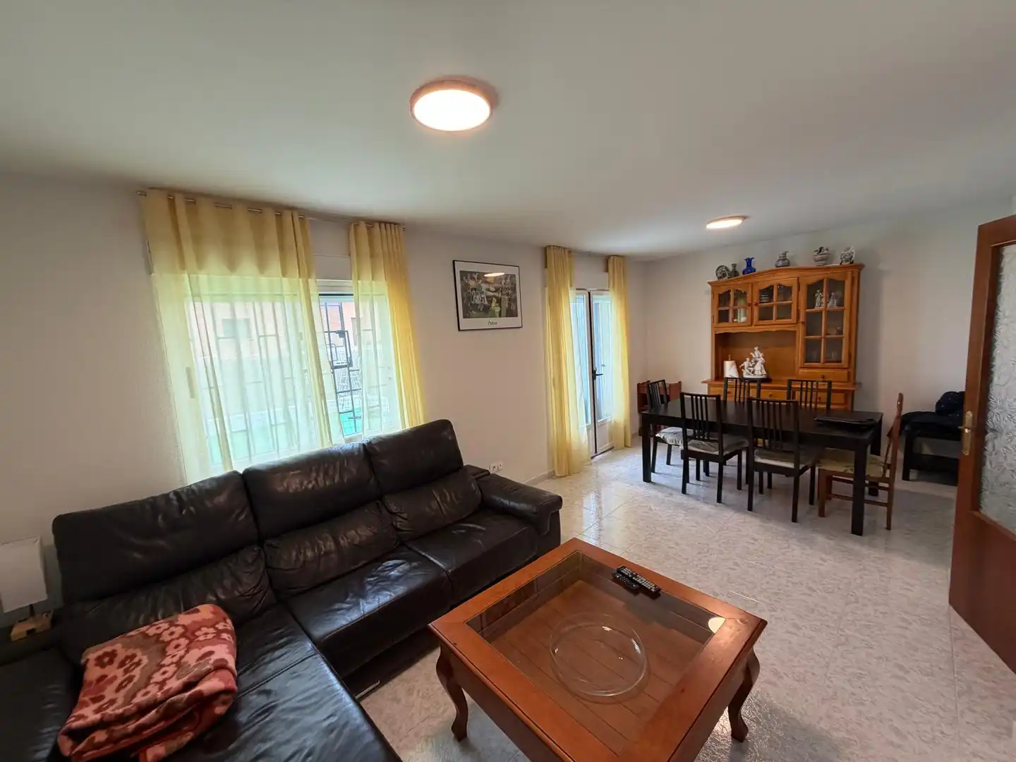 Sala d'estar de Casa adosada en venda en Urueñas amb Calefacció, Jardí privat i Terrassa