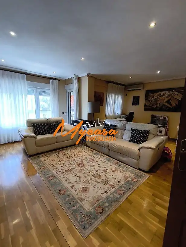 Wohnzimmer von Wohnung zur Miete in Villaviciosa de Odón mit Klimaanlage, Heizung und Terrasse