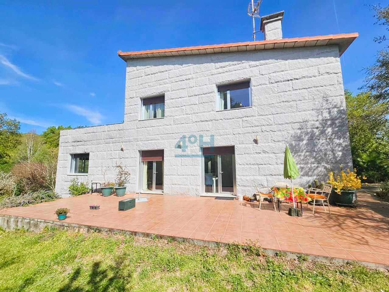 Vista exterior de Casa o xalet en venda en Nogueira de Ramuín amb Calefacció, Jardí privat i Terrassa