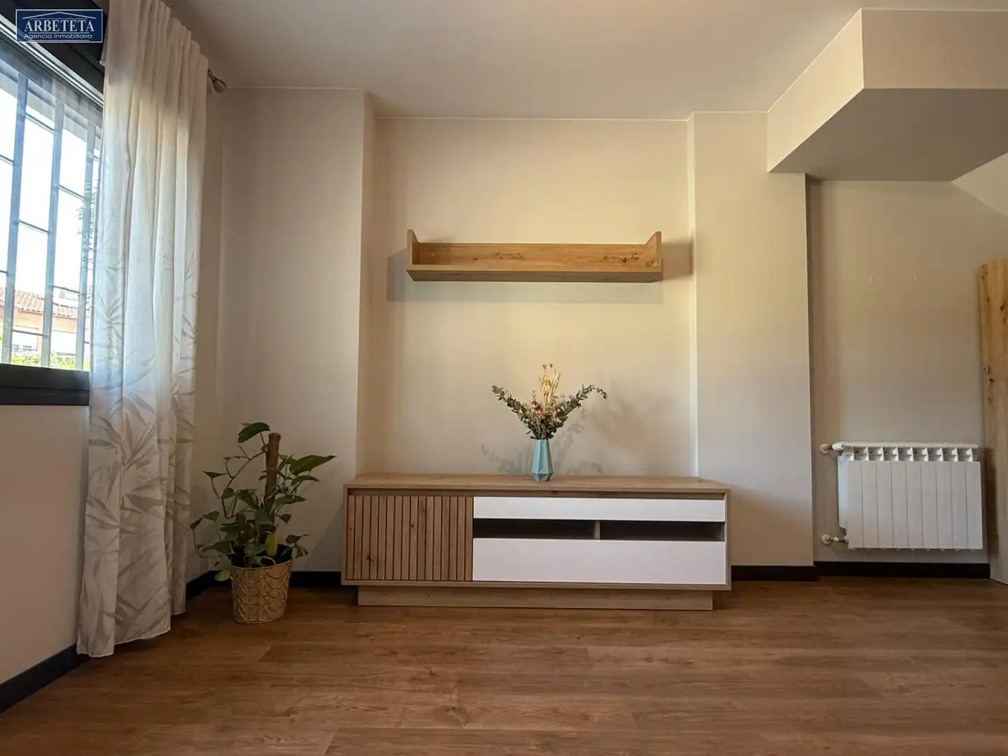 Casa adosada en venta en Urb. Belvalle