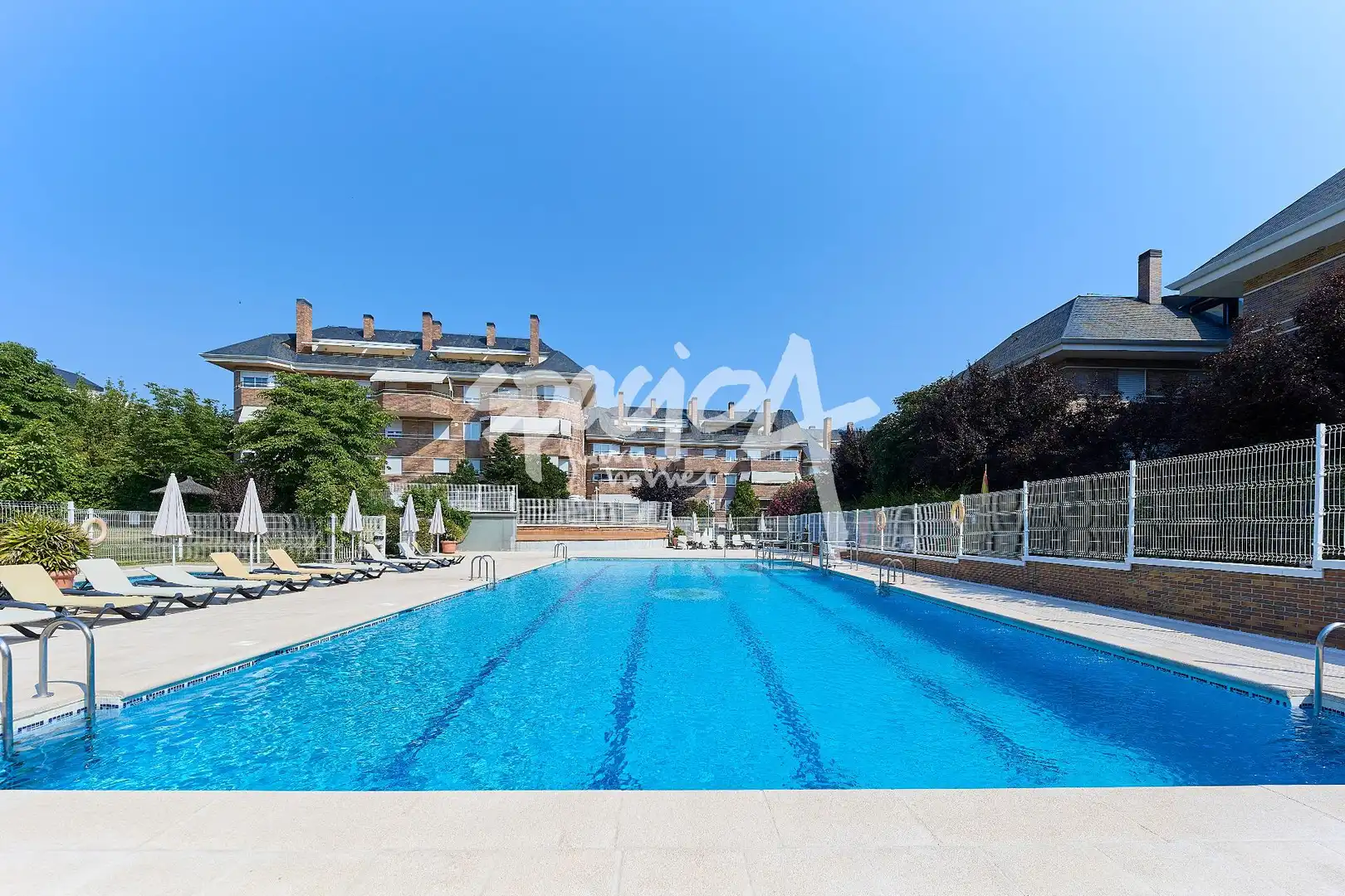 Schwimmbecken von Dachboden zum Verkauf in Majadahonda mit Heizung, Terrasse und Abstellraum