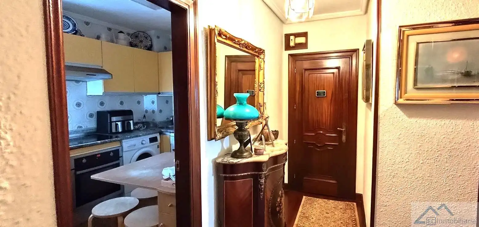 Flat for sale in Cuatro Caminos