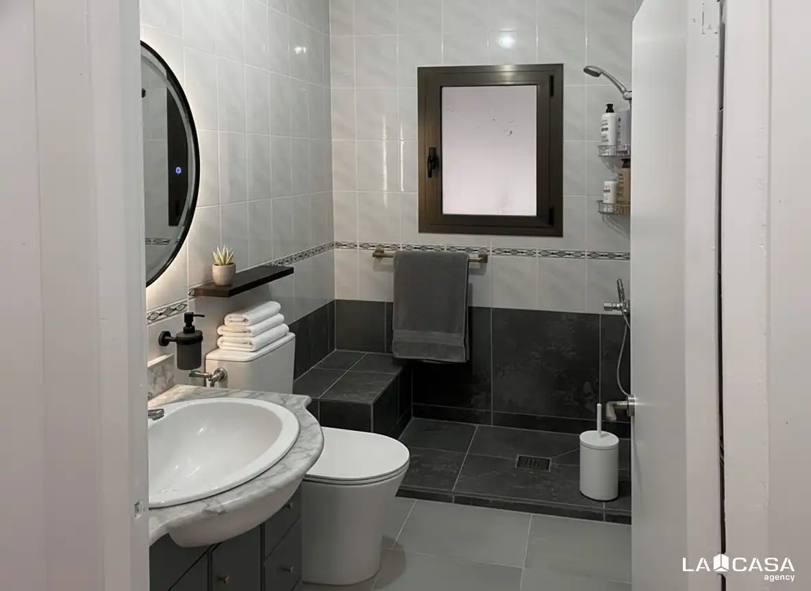 Baño de Planta baja en venta en L'Hospitalet de Llobregat