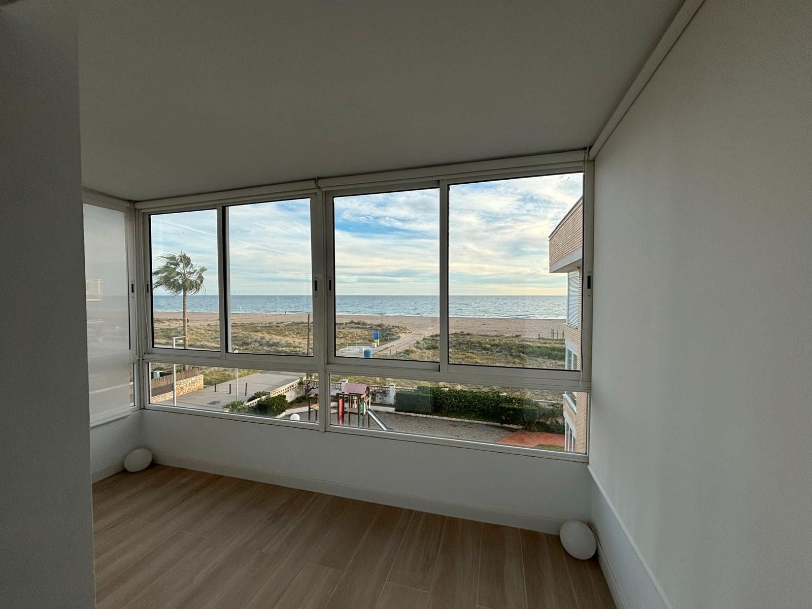 Dormitori de Apartament de lloguer en Castelldefels amb Aire condicionat, Calefacció i Rentadora