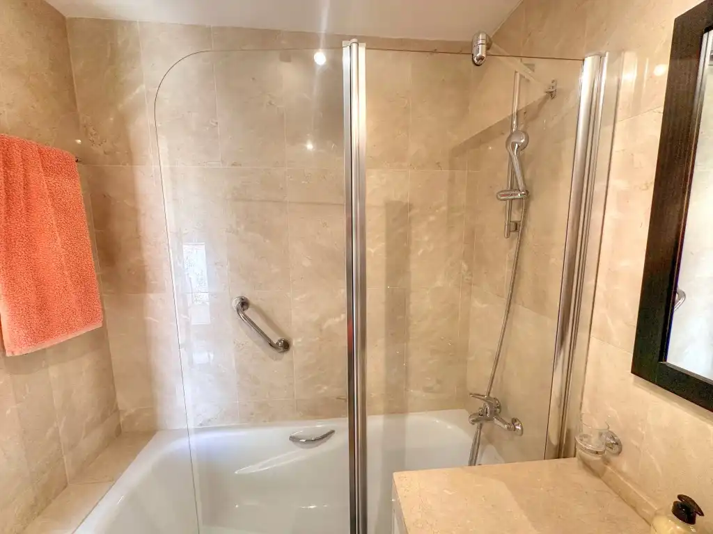 Badezimmer von Maisonette zum Verkauf in Torrox mit Klimaanlage, Heizung und Terrasse