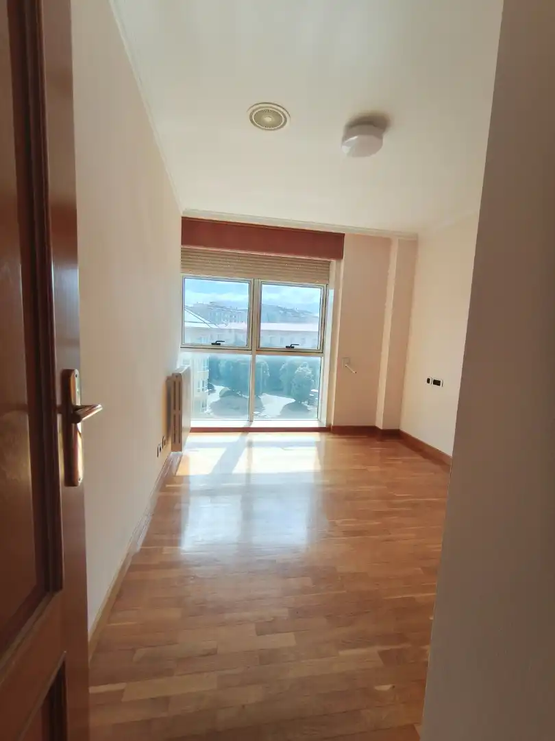 Schlafzimmer von Wohnung zur Miete in A Coruña Capital  mit Heizung, Parkett und Ofen