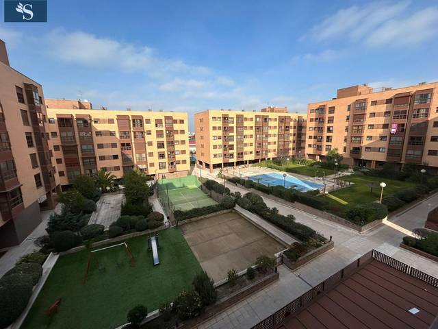 Piso en Alquiler en Calle DEYANIRA en Rejas