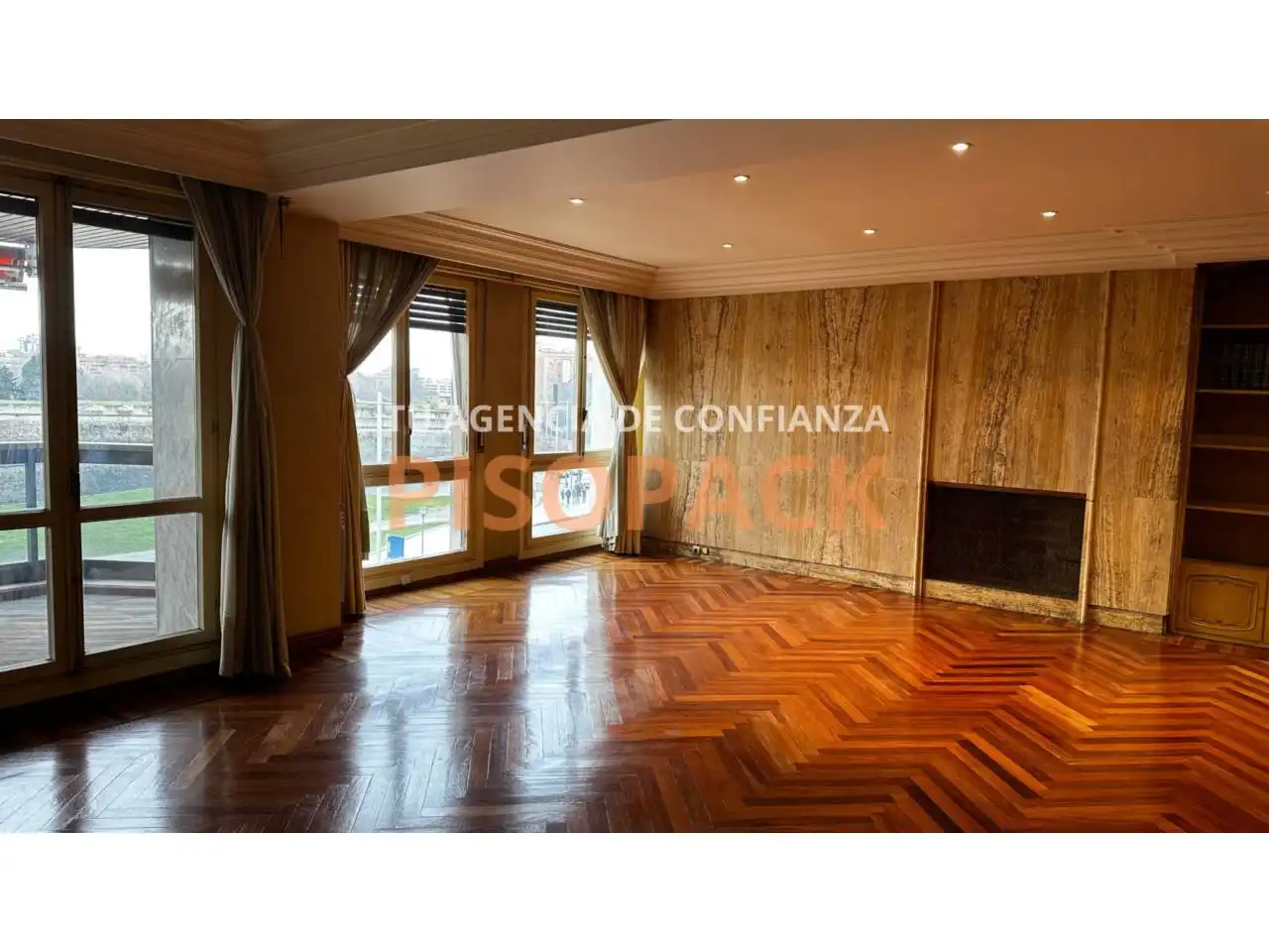 Sala de estar de Piso en venta en  Pamplona / Iruña con Calefacción, Terraza y Balcón