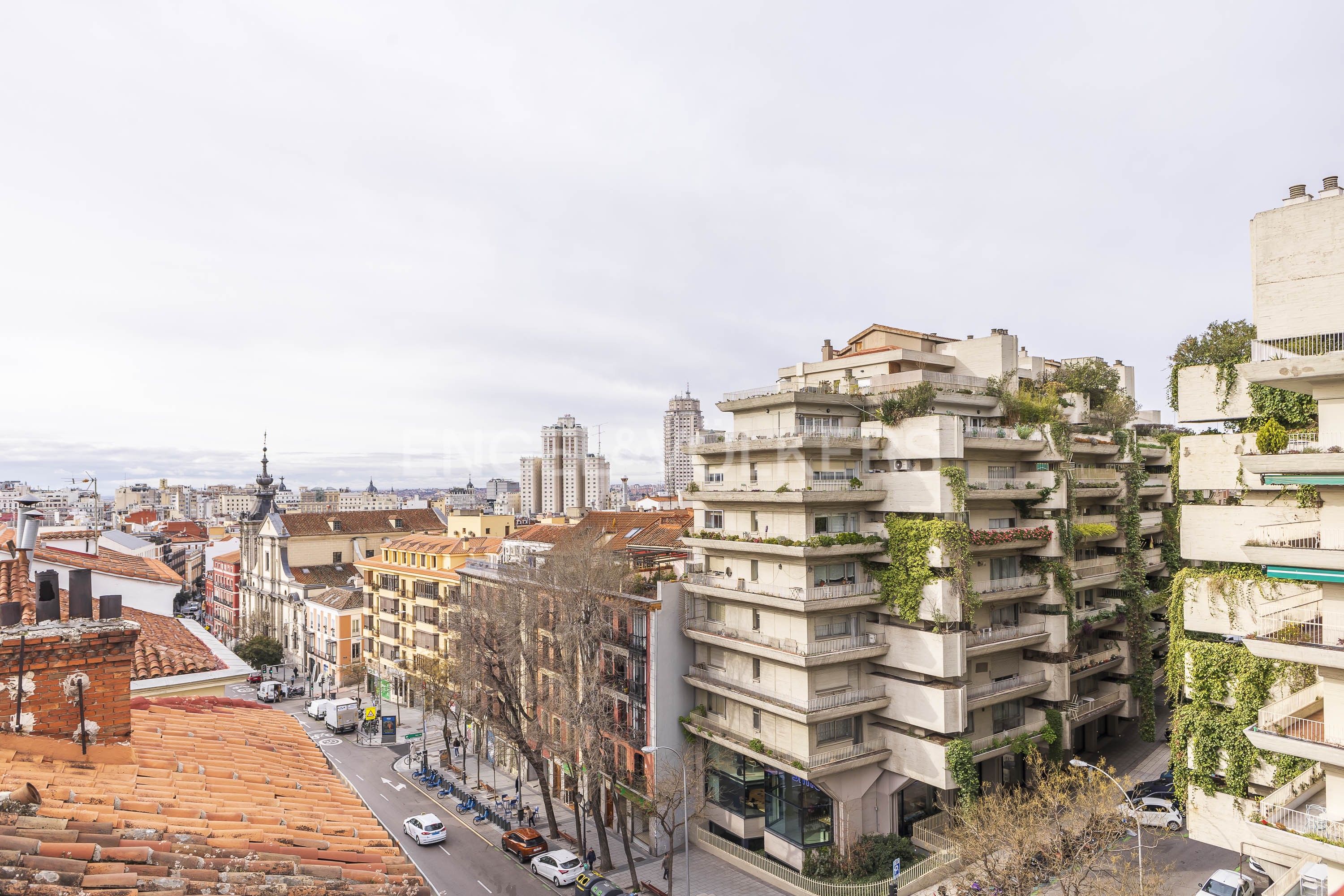 Vista exterior de Àtic en venda en  Madrid Capital amb Aire condicionat, Calefacció i Terrassa
