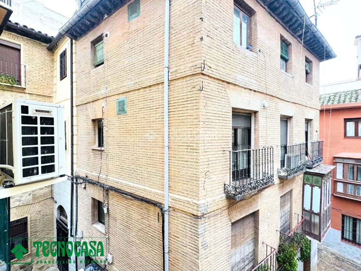 Exterior view of Flat for sale in  Toledo Capital  with Air Conditioner and Balcony