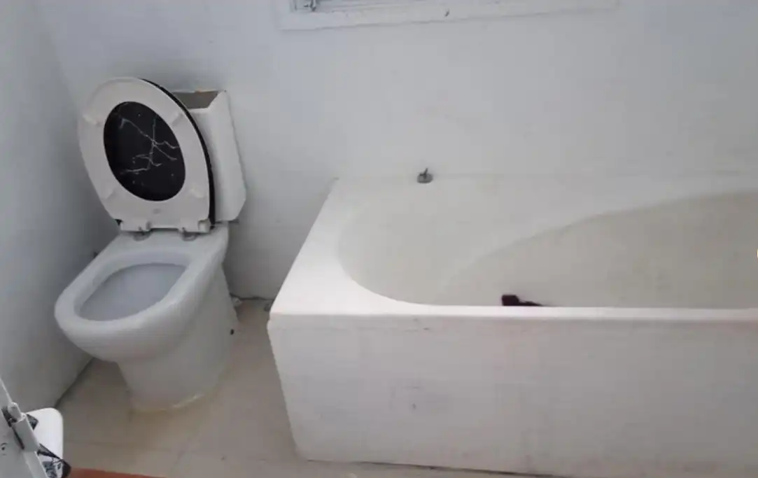 Bany de Casa adosada en venda en Cabanes (Girona) amb Balcó