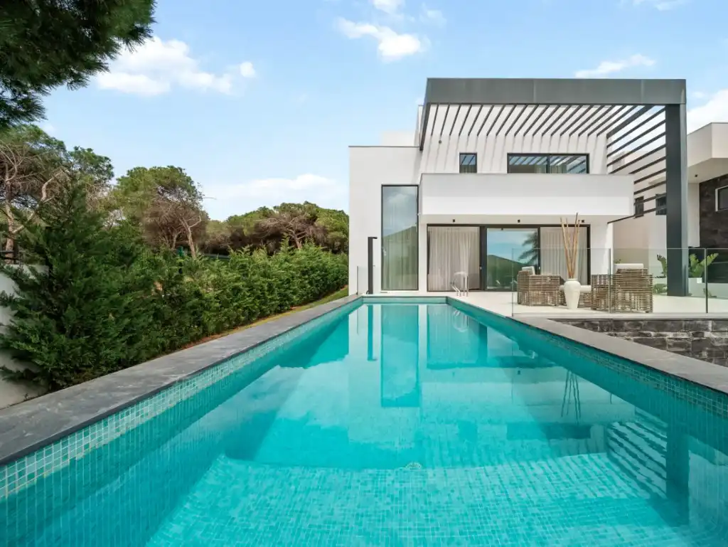 Chalet con piscina en venta en Elviria - Cabopino, imagen 2