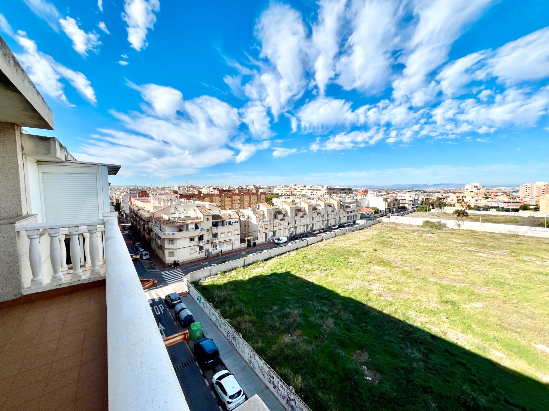 Vista exterior de Àtic en venda en Torrevieja amb Aire condicionat, Terrassa i Moblat