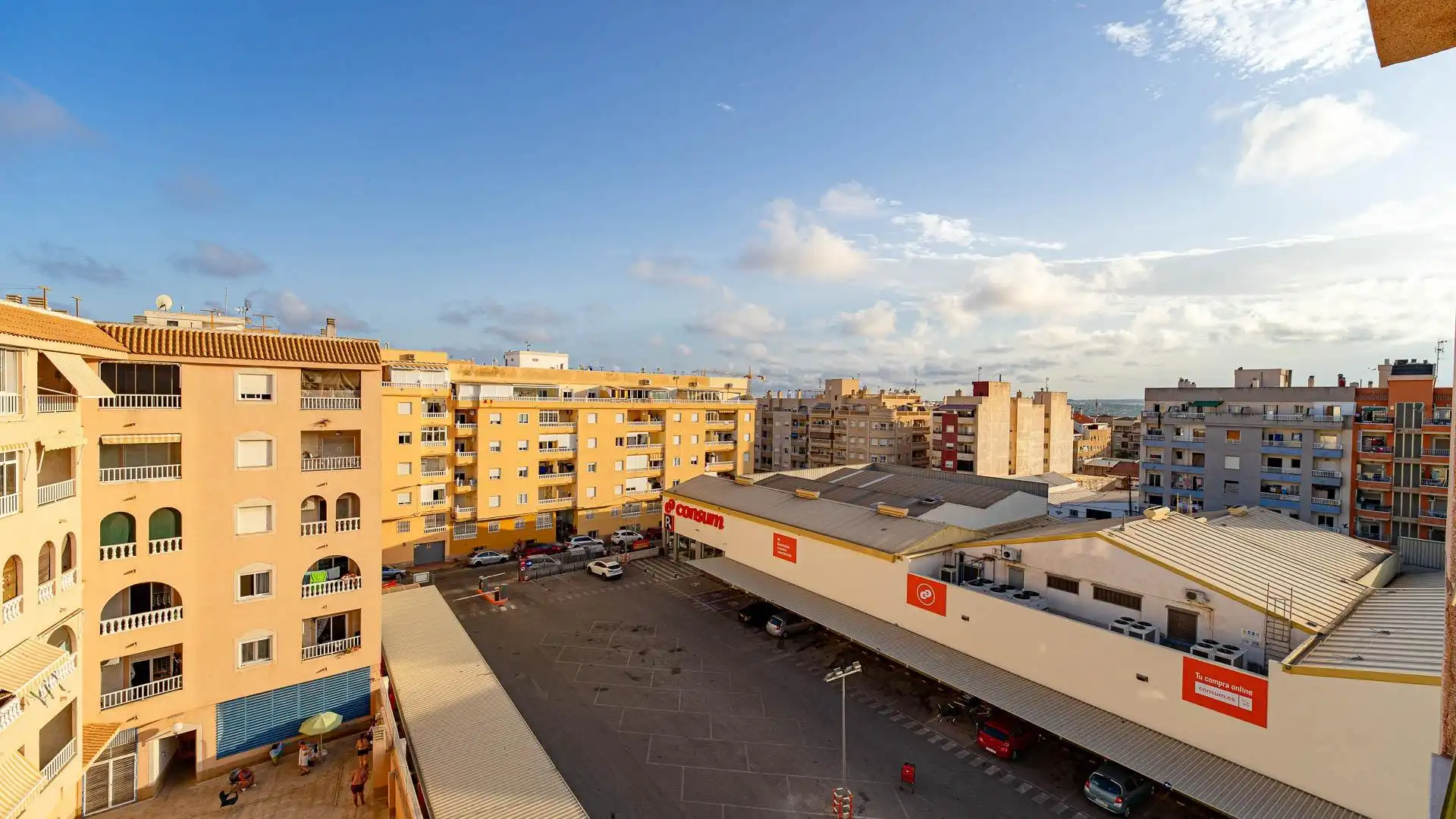 Vista exterior de Àtic en venda en Torrevieja amb Terrassa, Moblat i Piscina comunitària