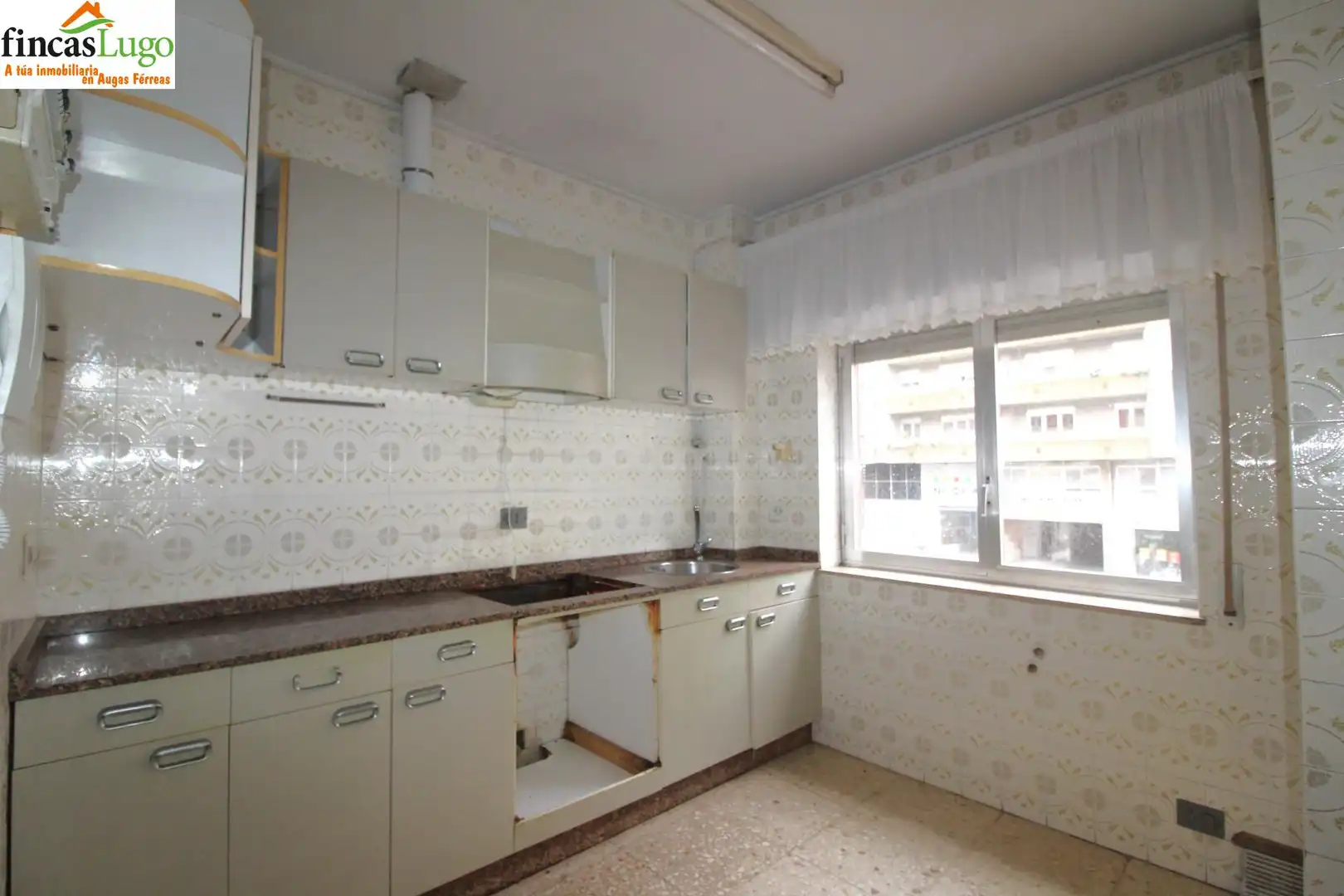 Cuina de Pis en venda en Lugo amb Calefacció, Parquet i Traster