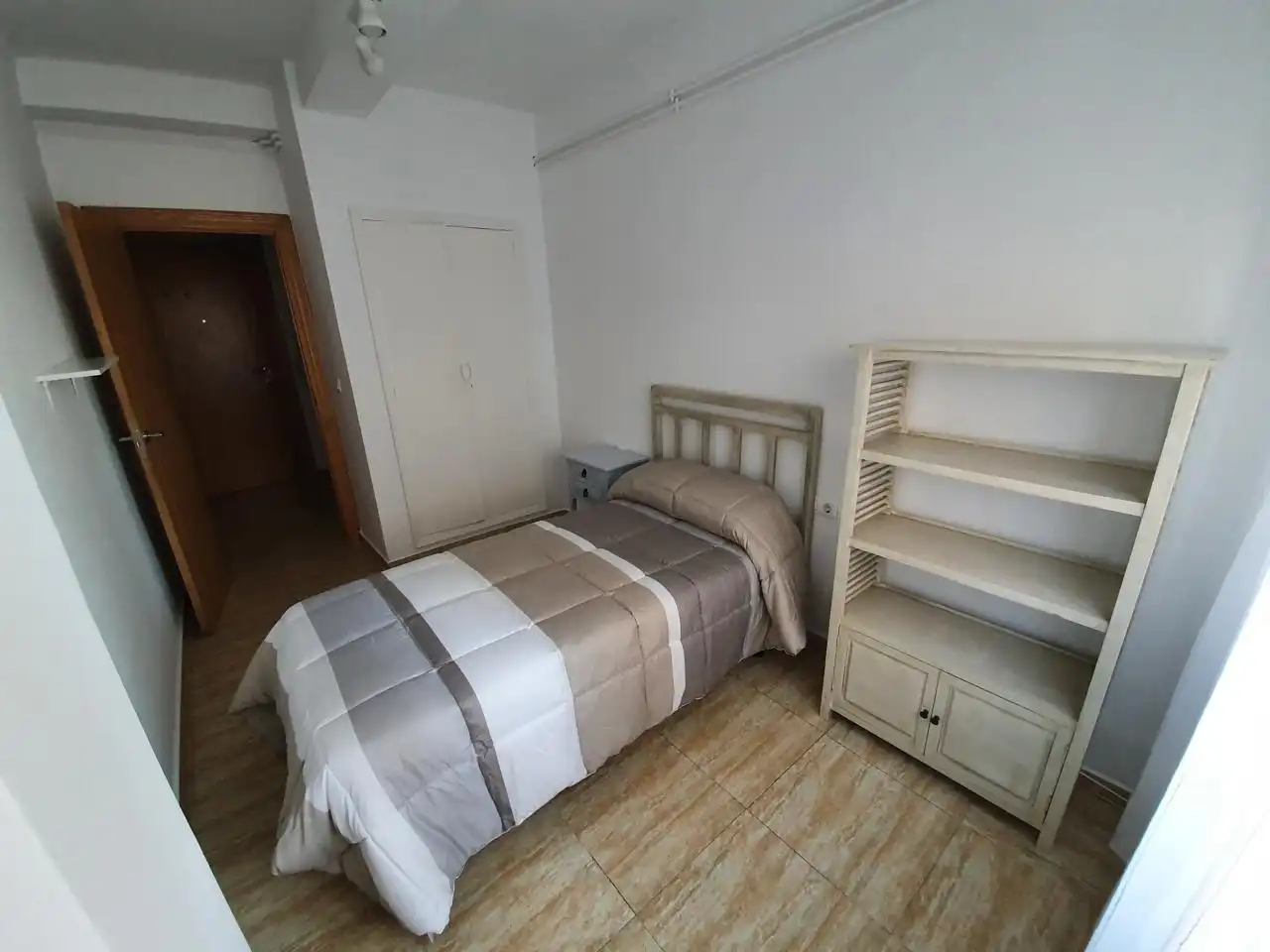 Bedroom of Flat for share in Cuenca  with Heating, Storage room and Furnished