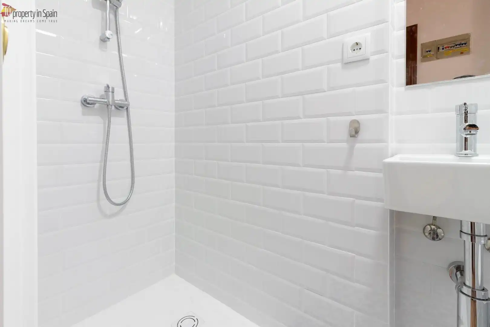 Baño de Piso para compartir en San Blas
