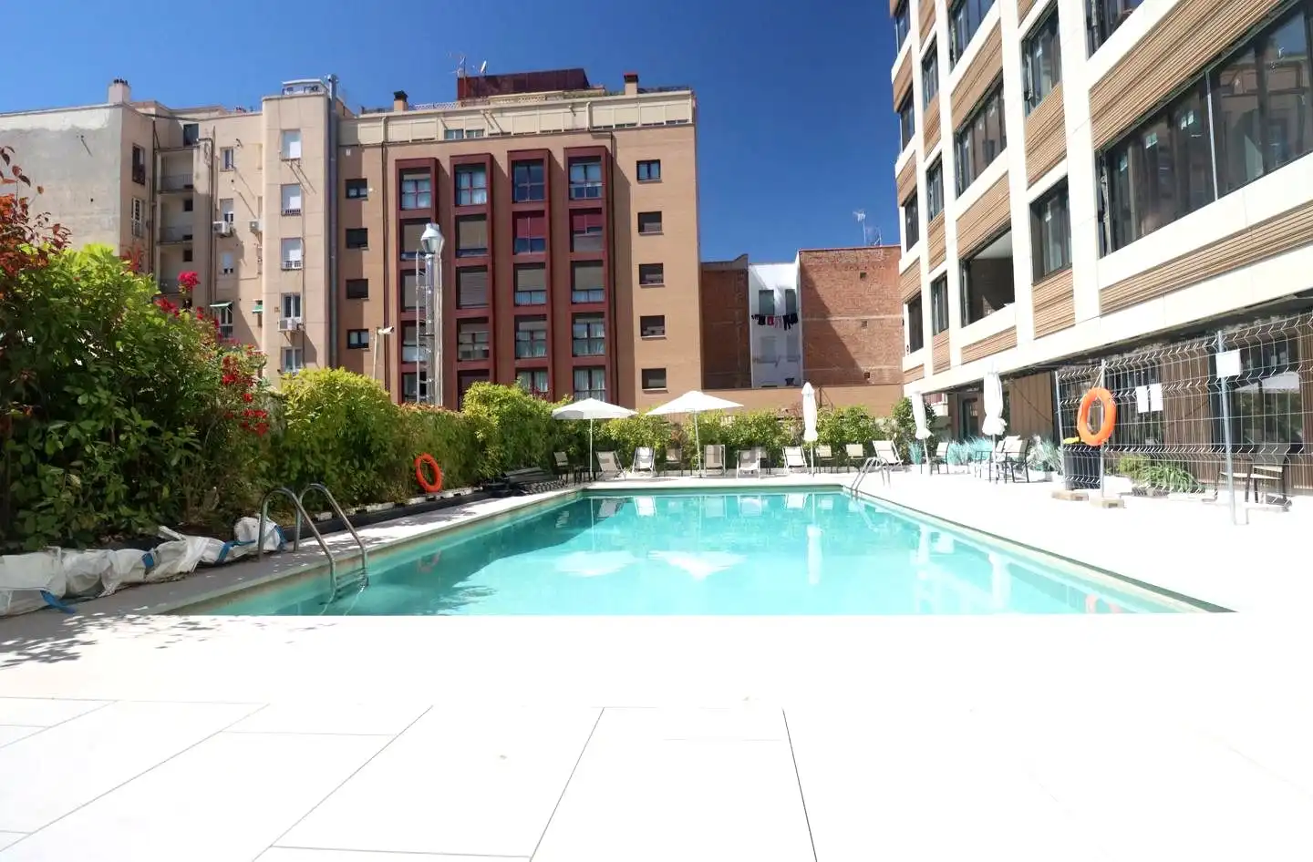 Piscina de Apartament en venda en Madrid amb Aire condicionat, Calefacció i Terrassa