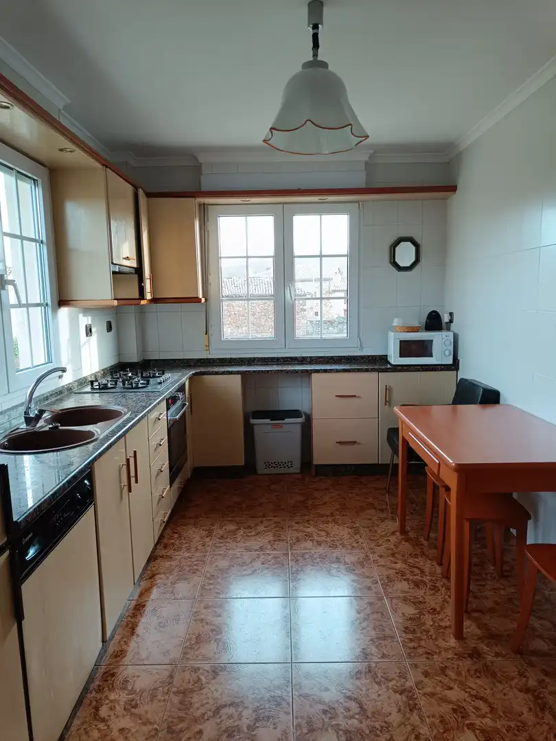 Cuina de Casa o xalet en venda en Aguilar de Campoo amb Calefacció i Terrassa