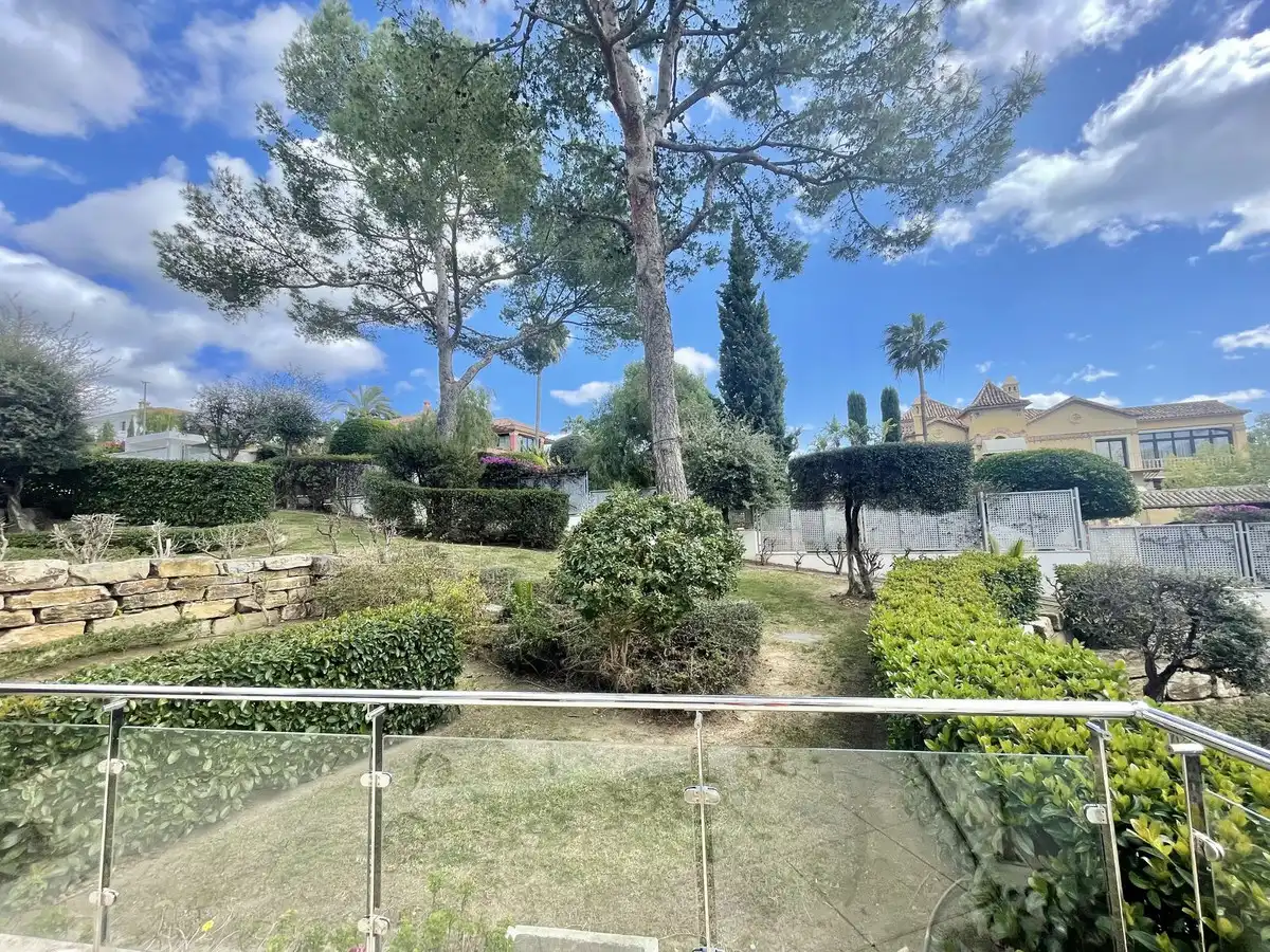 Jardí de Casa adosada en venda en Marbella amb Aire condicionat, Terrassa i Moblat