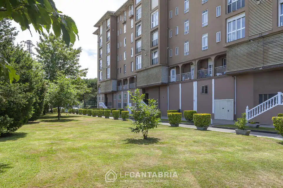 Vista exterior de Pis en venda en Santander amb Calefacció, Traster i Piscina