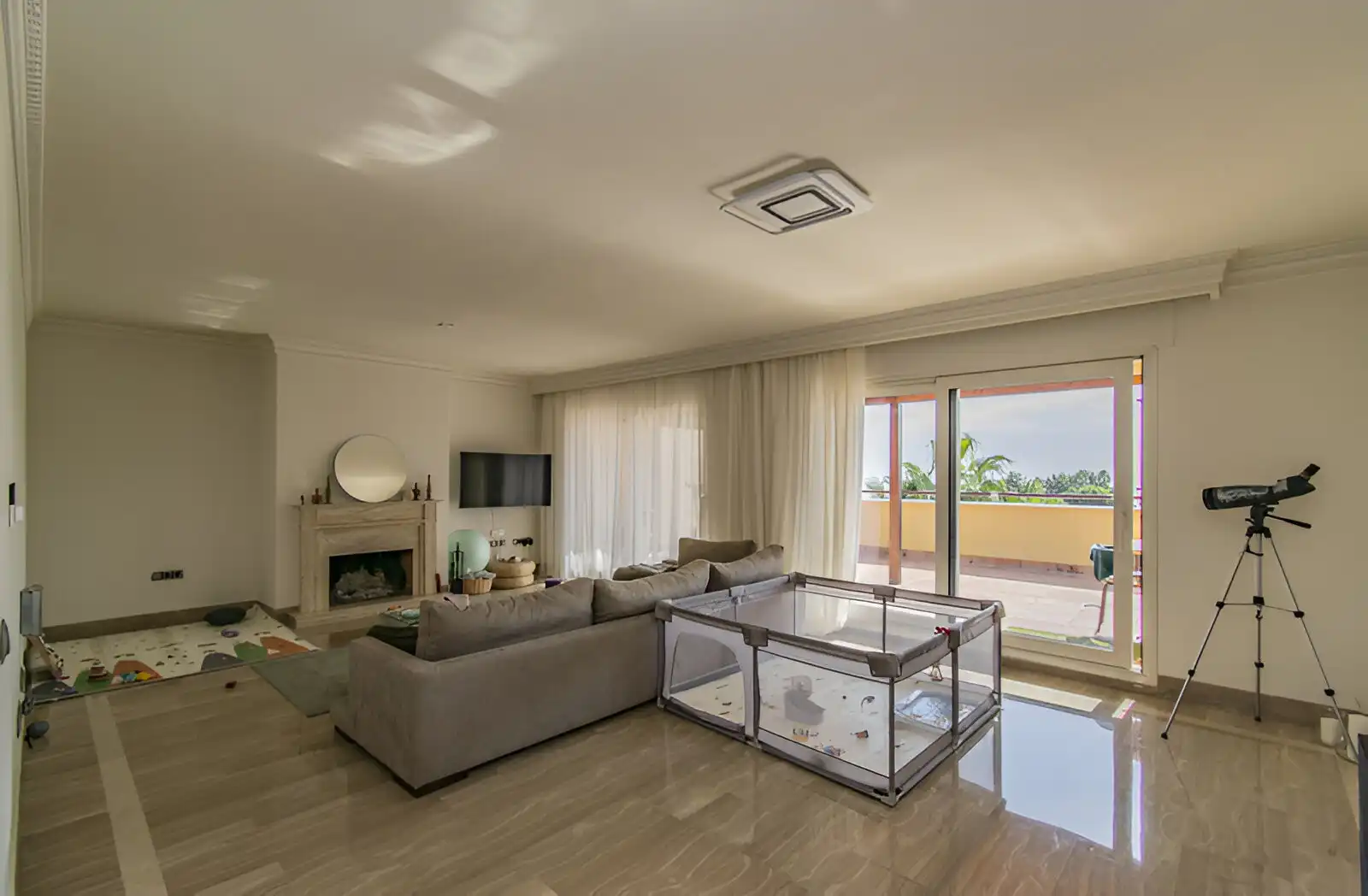 Living room of Attic for sale in Marbella  with Air Conditioner, Terrace and Swimming Pool