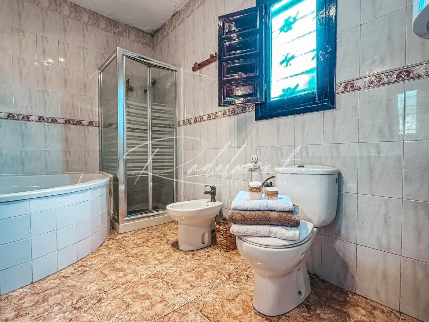 Bathroom of Houses for sale in Reus  with Air Conditioner, Swimming Pool and Furnished