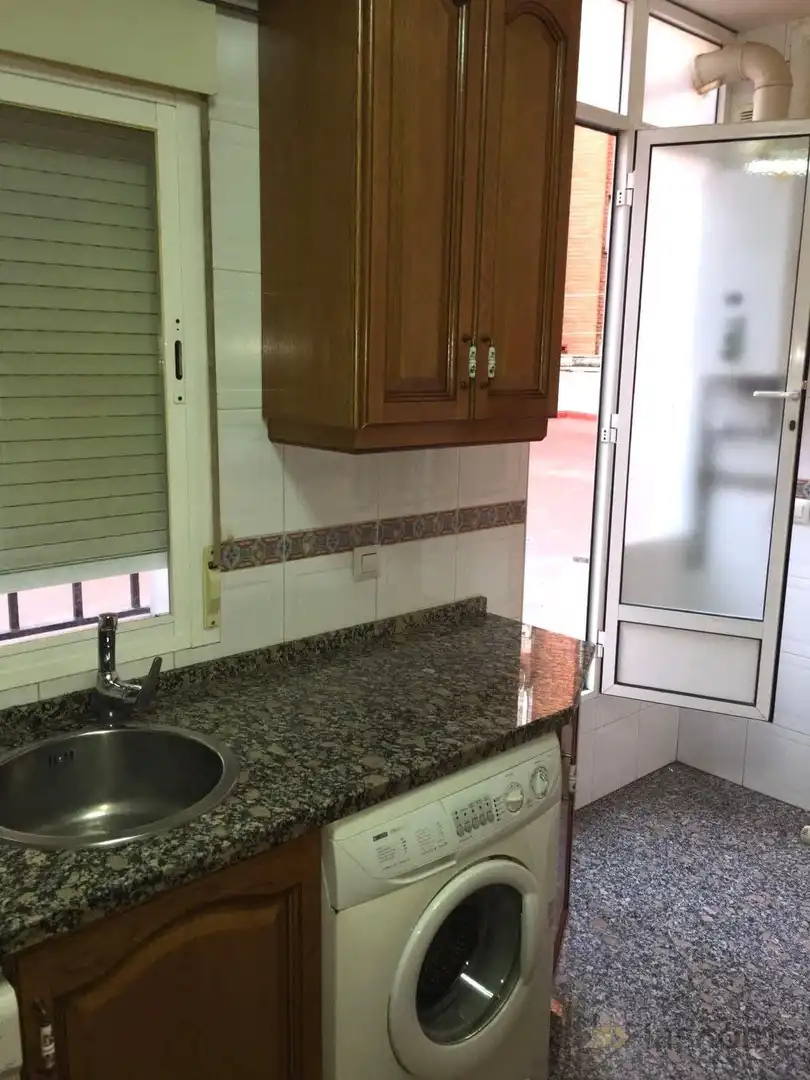 Küche von Wohnung zum Verkauf in Santa Amalia mit Klimaanlage, Heizung und Terrasse