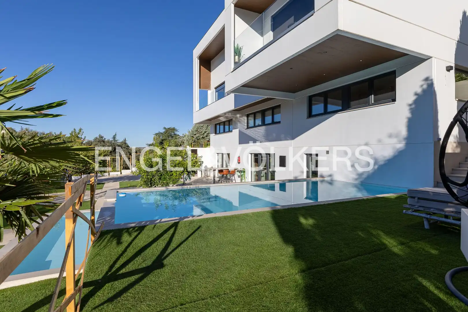 Swimming pool of Study for rent in Club de Golf