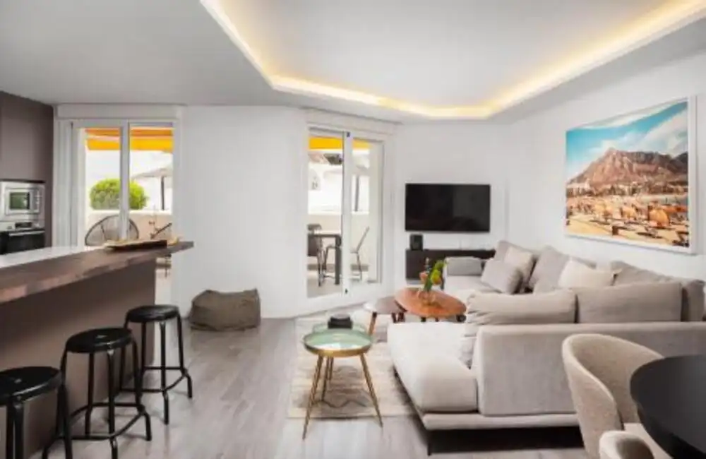 Apartment with pool for sale in Nueva Andalucía