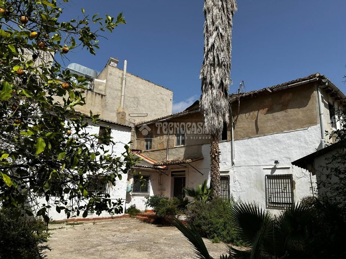 Vista exterior de Casa adosada en venda en Paterna amb Terrassa i Balcó