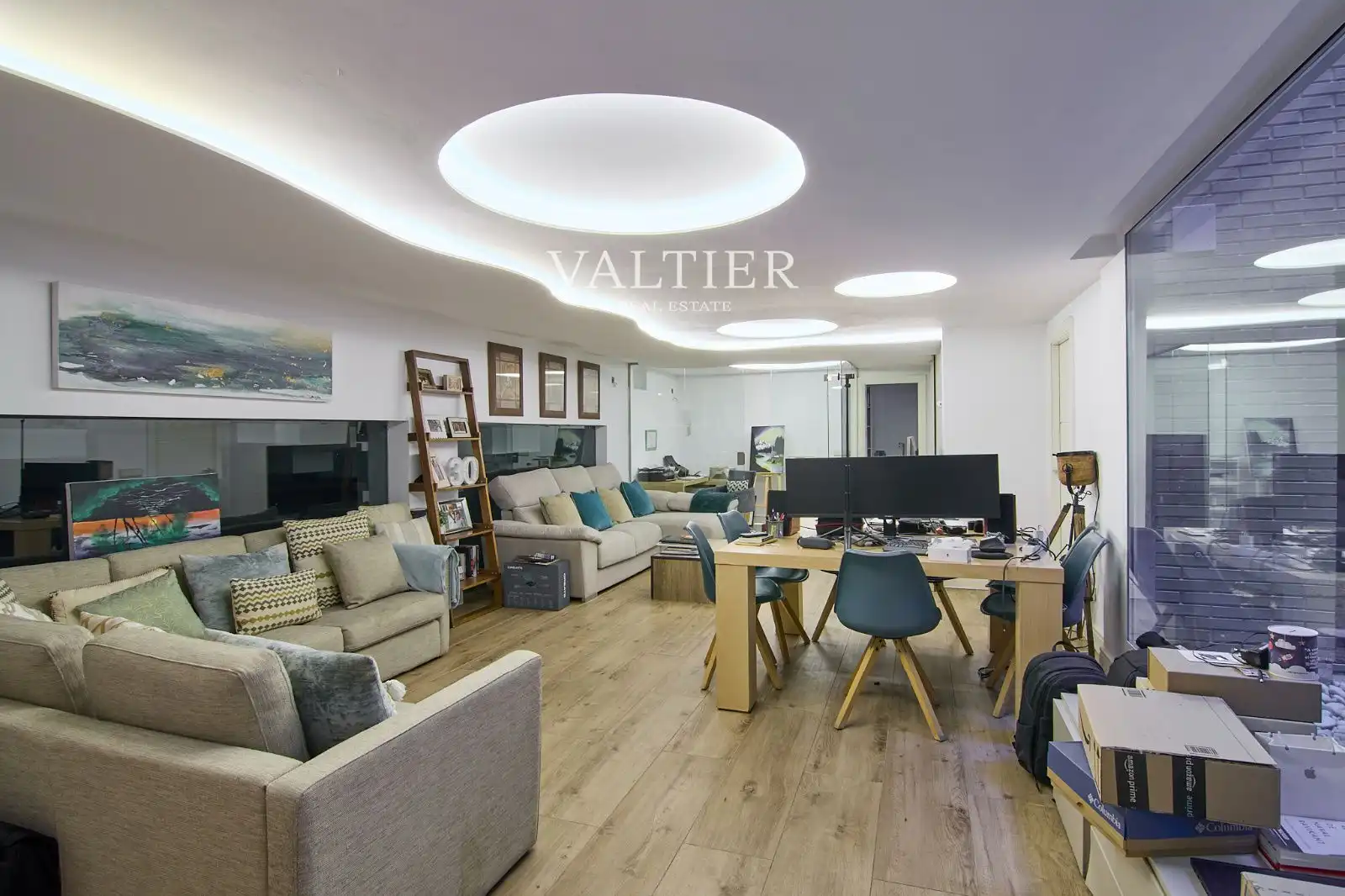 Sala d'estar de Casa adosada en venda en Pozuelo de Alarcón amb Aire condicionat, Traster i Piscina