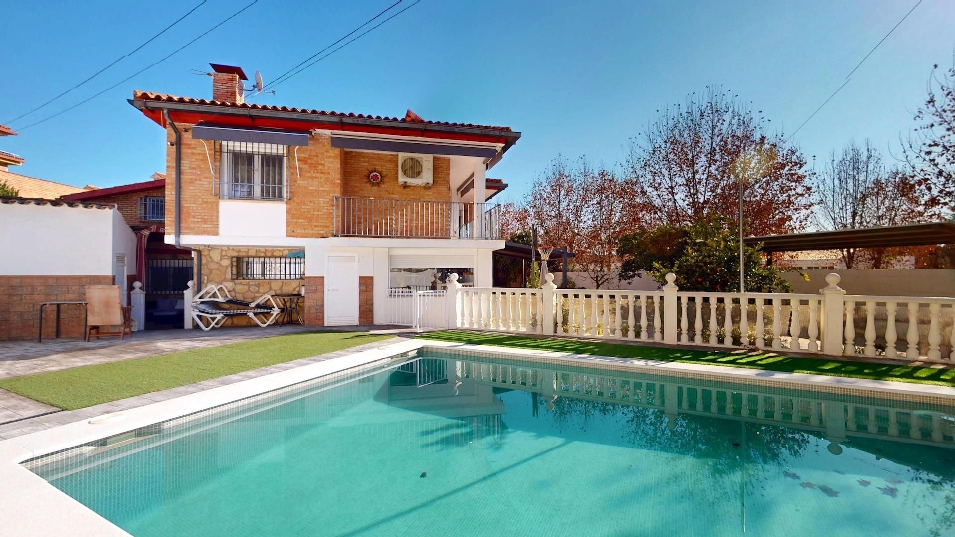 Swimming pool of House or chalet for sale in  Córdoba Capital  with Air Conditioner, Private garden and Terrace