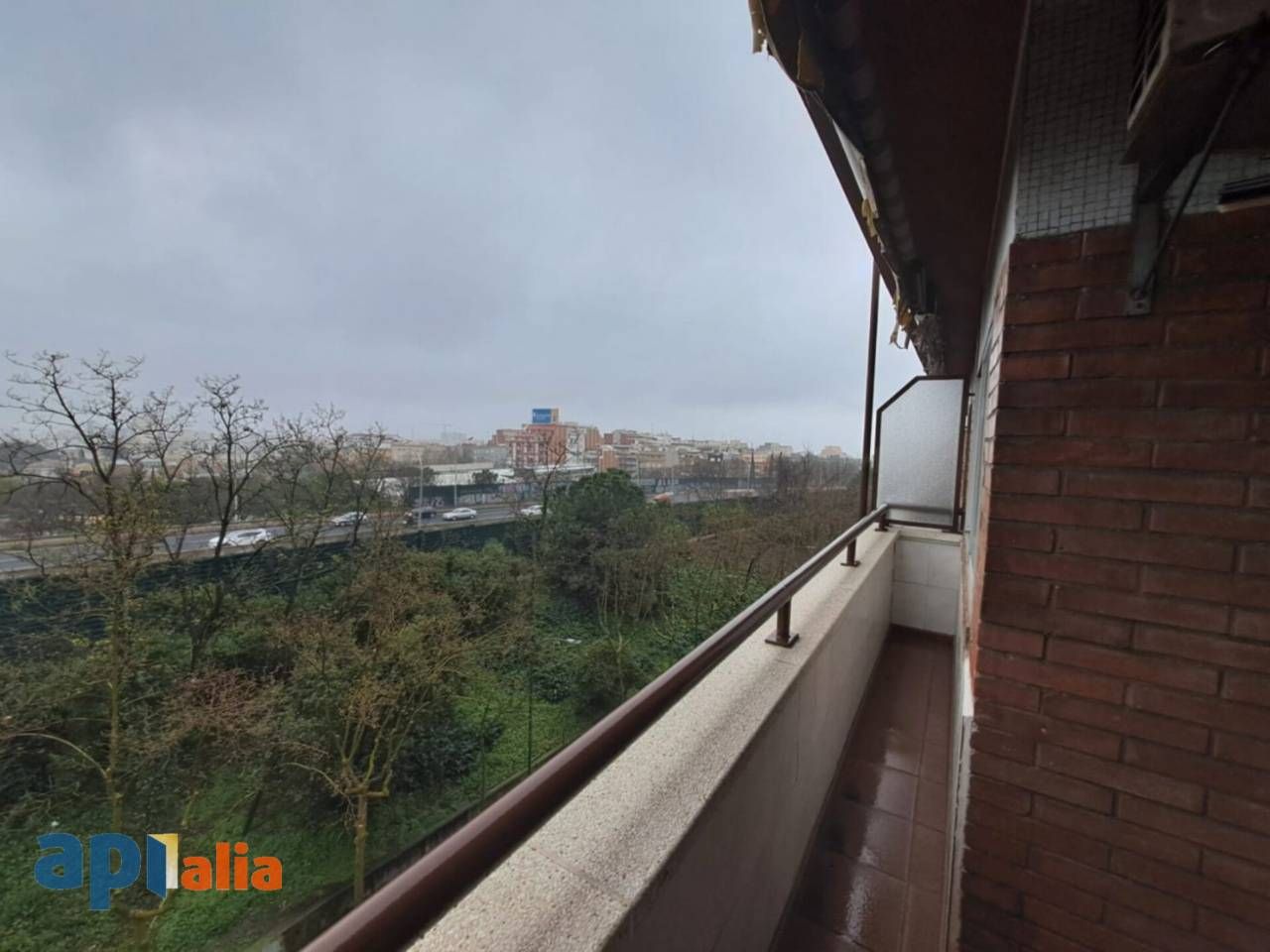 Vista exterior de Pis en venda en Esplugues de Llobregat amb Aire condicionat i Balcó