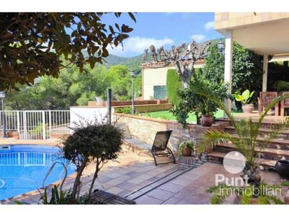 Vista exterior de Casa o xalet en venda en Premià de Dalt amb Calefacció, Jardí privat i Parquet