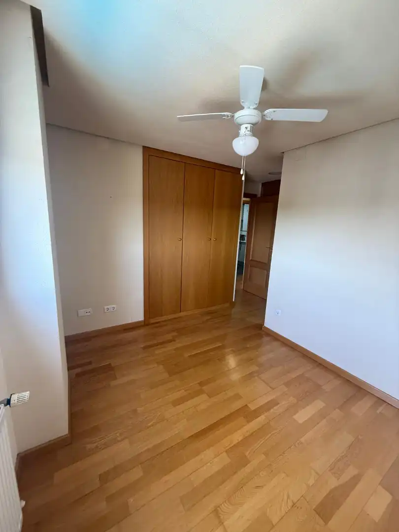 Dormitori de Pis en venda en Ciudad Real amb Calefacció, Parquet i Traster