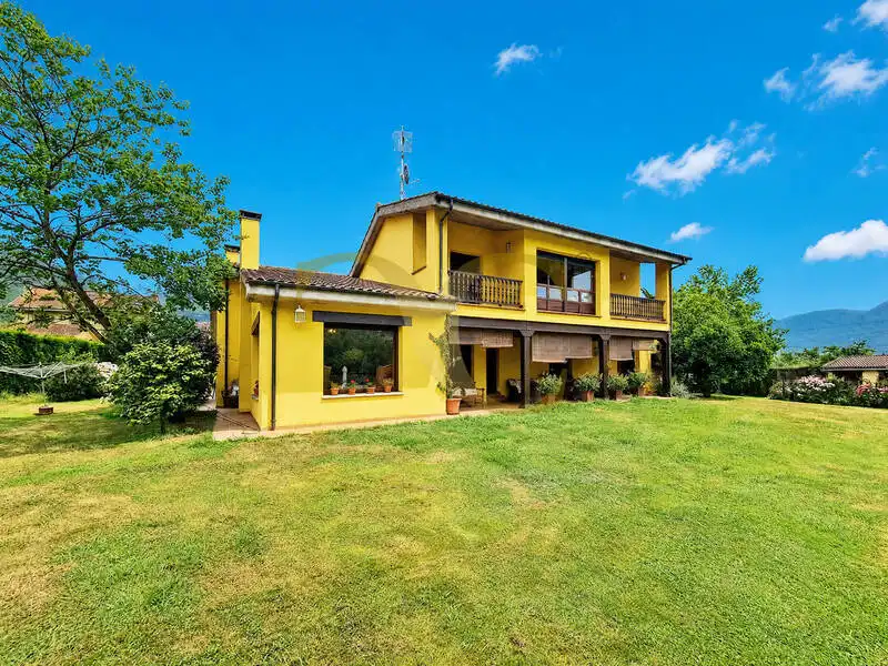 Vista exterior de Casa o xalet en venda en Oviedo  amb Calefacció, Jardí privat i Terrassa