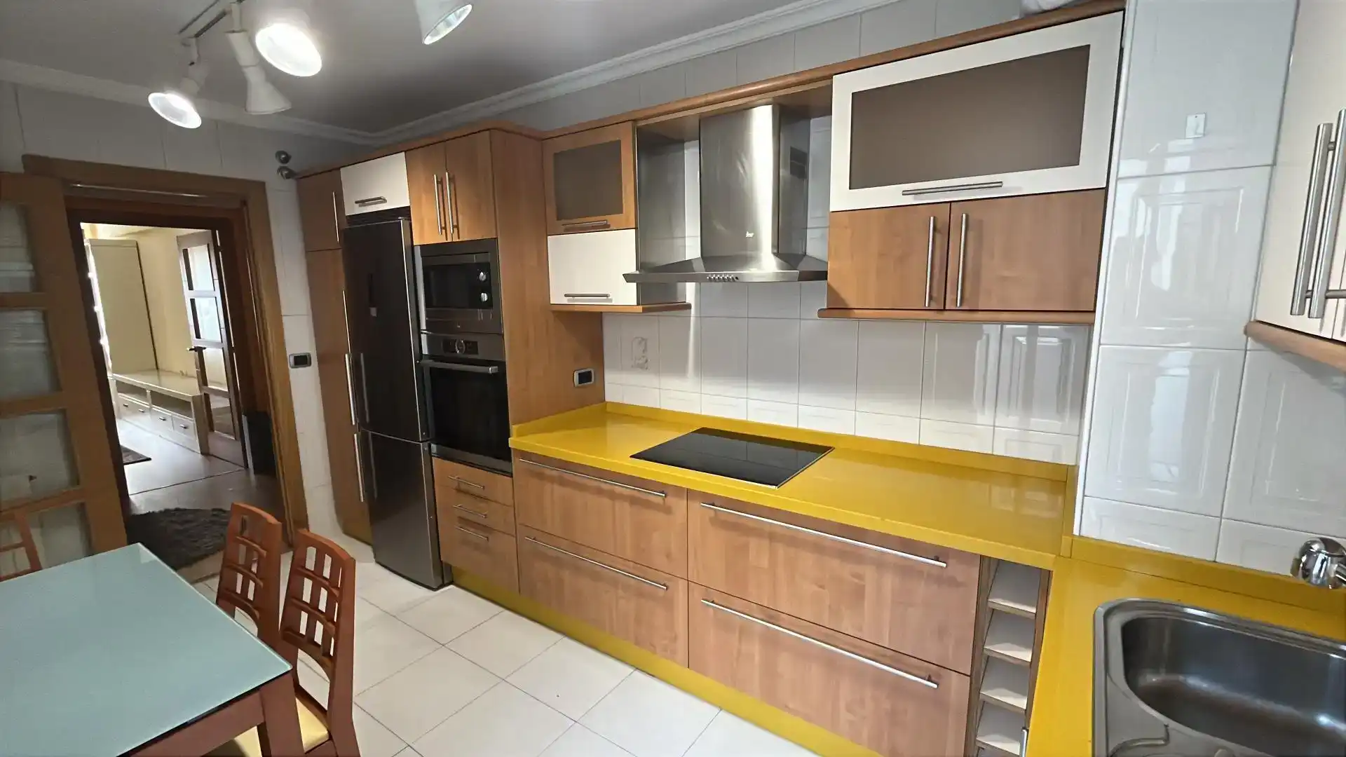 Kitchen of Flat for share in Vigo   with Parquet flooring, Furnished and Oven