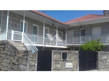 Casa con jardín en venta en Calle a compostela