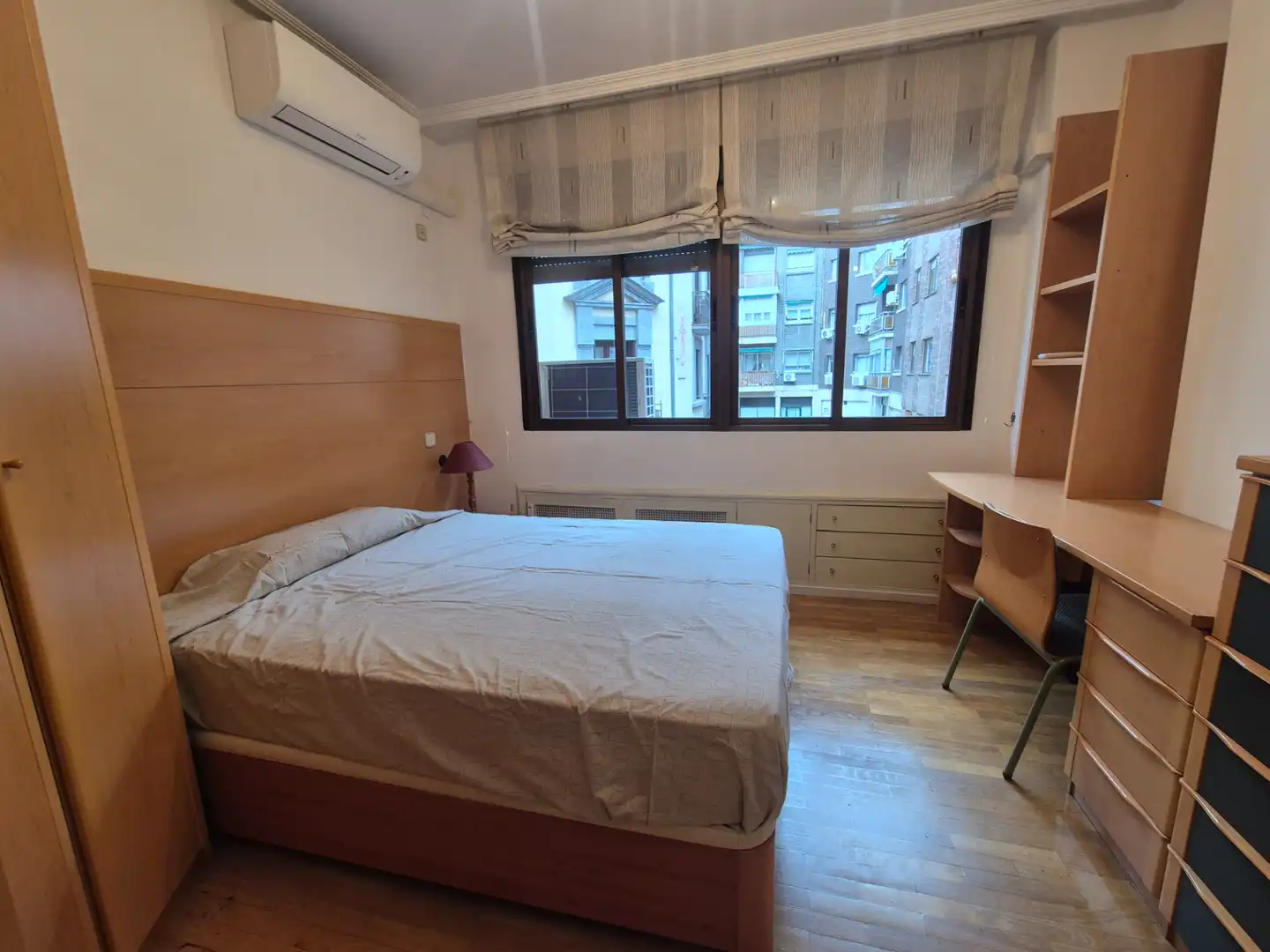 Schlafzimmer von Wohnung zur Miete in Madrid mit Klimaanlage, Heizung und Möbliert