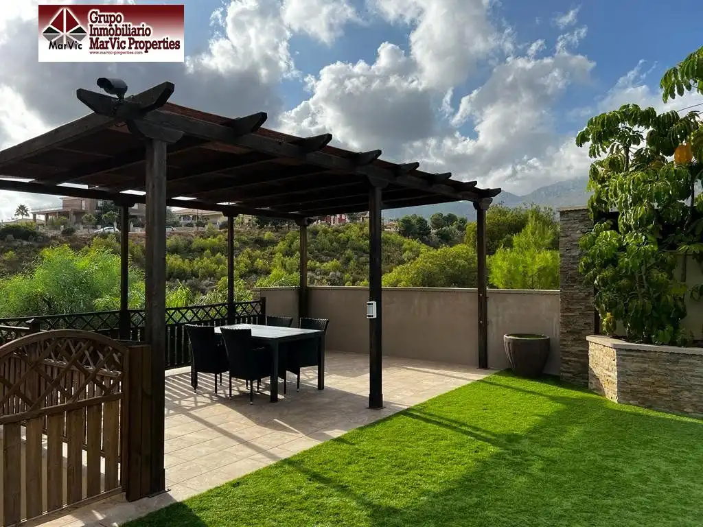 Terrassa de Casa o xalet en venda en La Nucia amb Aire condicionat, Calefacció i Jardí privat