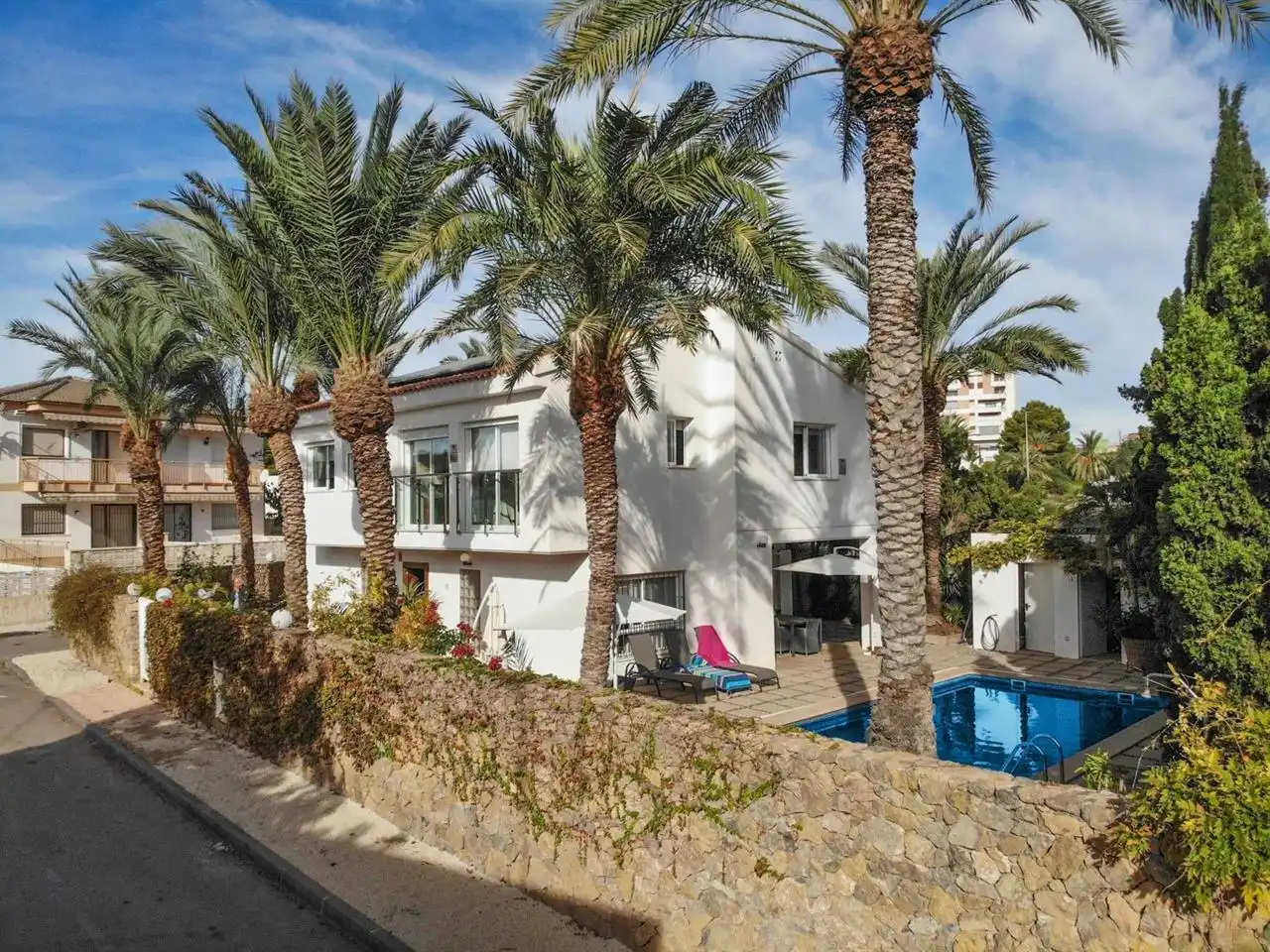 Vista exterior de Casa o xalet en venda en Águilas amb Aire condicionat, Jardí privat i Piscina
