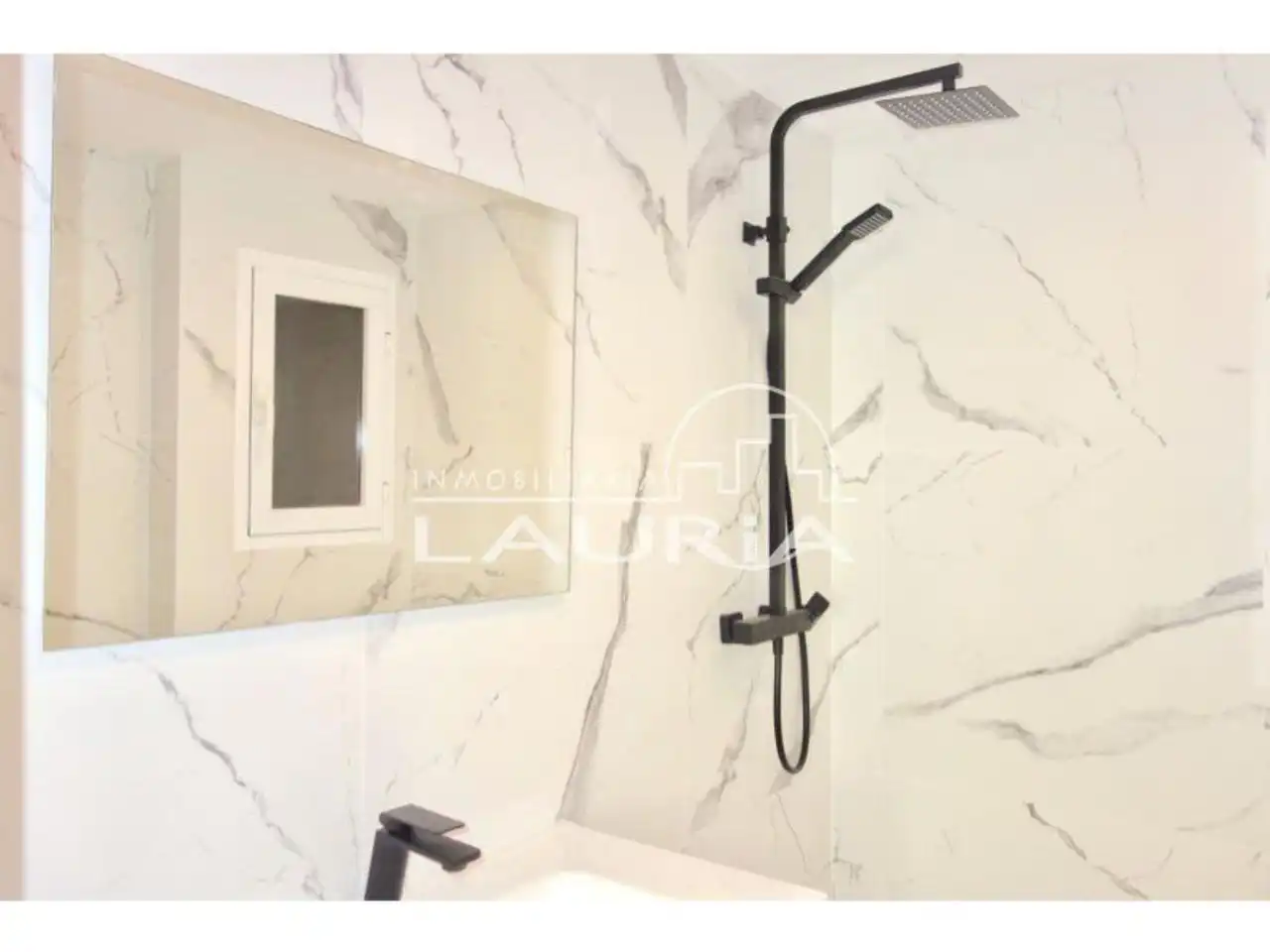 Baño de Piso de alquiler en Valencia con Aire acondicionado y Terraza