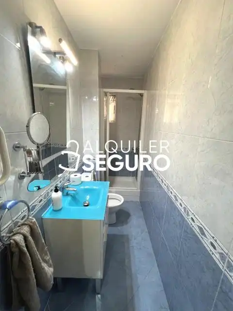 Baño de Piso de alquiler en Leganés con Calefacción, Terraza y Amueblado