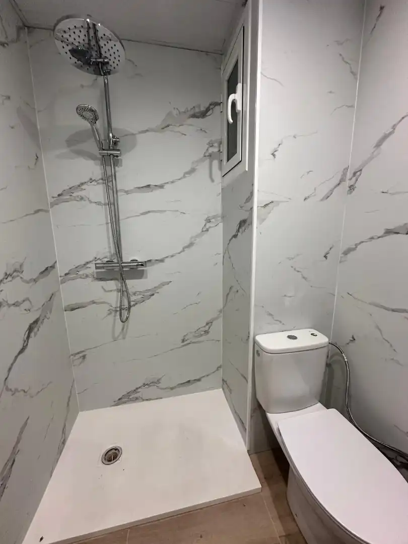 Baño de Dúplex en venta en Sabadell con Calefacción, Parquet y Trastero