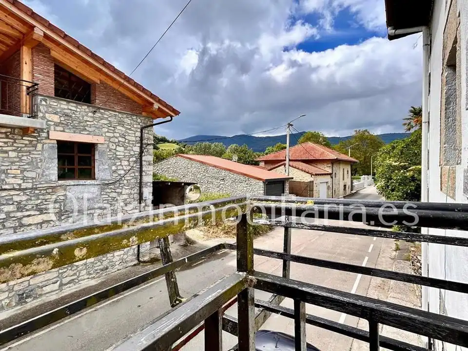 Vista exterior de Casa o xalet en venda en Valle de Mena amb Calefacció i Terrassa