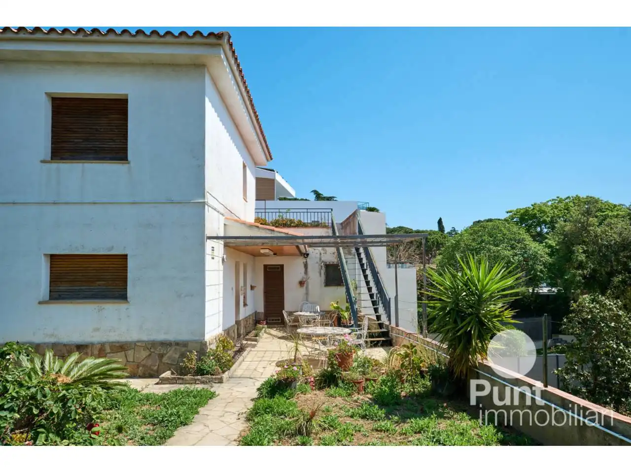 Vista exterior de Casa o xalet en venda en Premià de Dalt amb Piscina